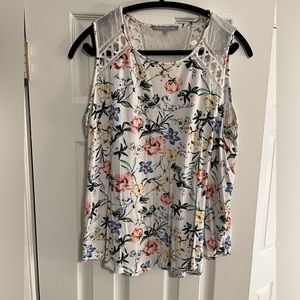 Daniel Rainn White Floral Top Size Large